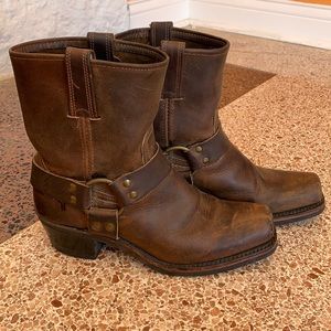 Frye Harness 8r short boot